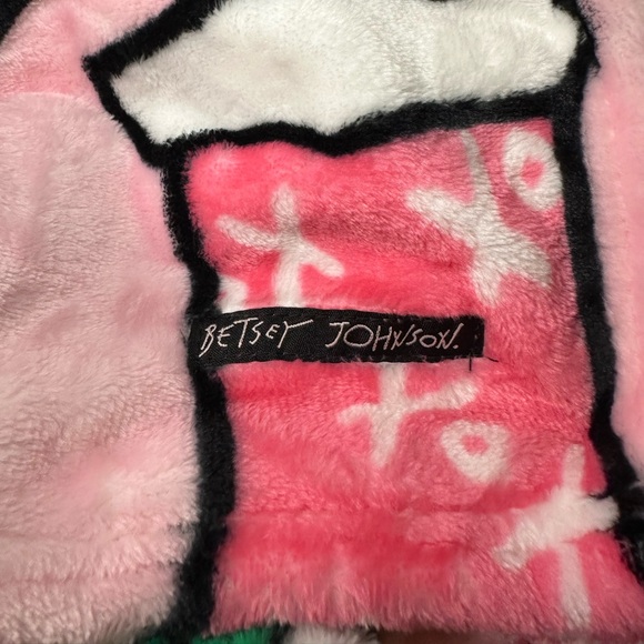Betsey Johnson plush Christmas throw with stockings print - Picture 5 of 6